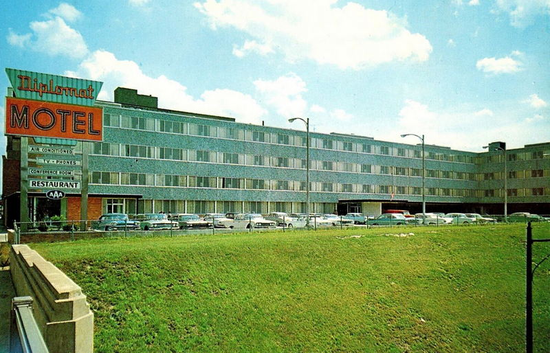 Diplomat Motel - Vintage Postcard